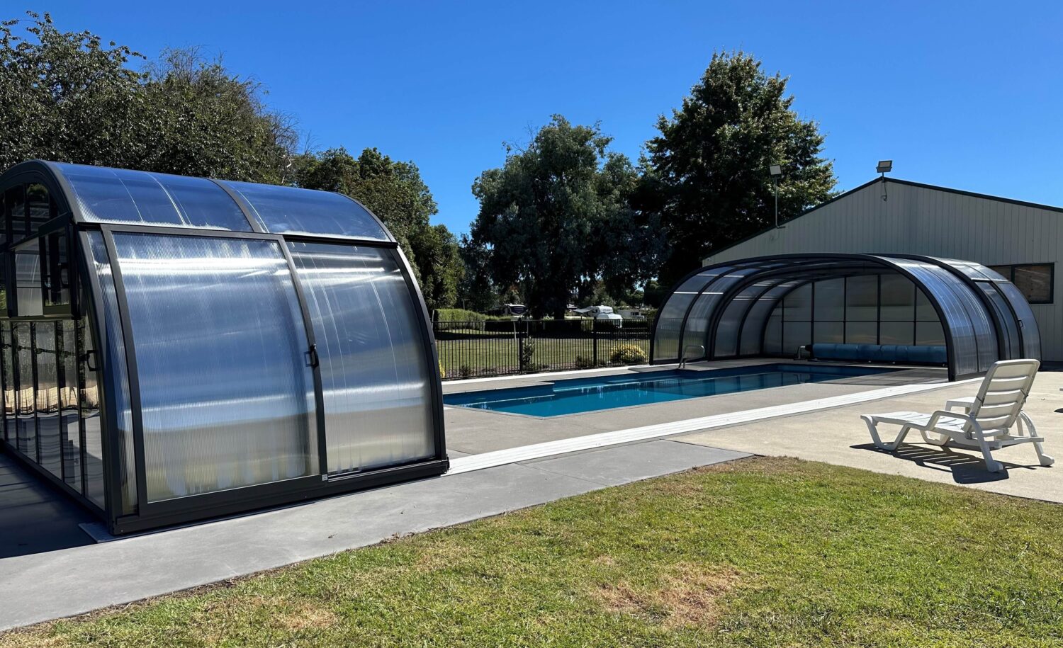 Pool Roof Outside open Zipped 1500x915