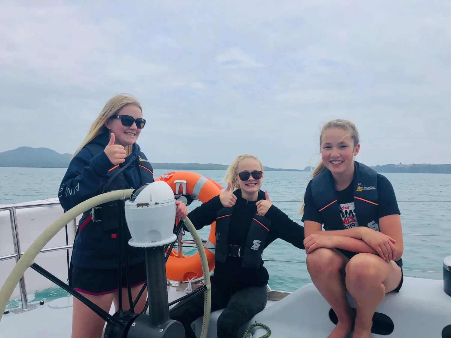 girlsonboardLNZ 1500x1125