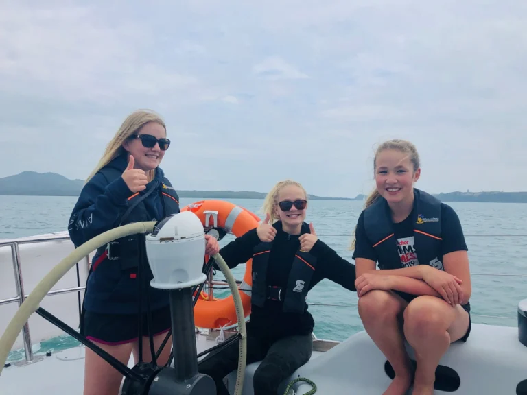 girlsonboardLNZ 768x576