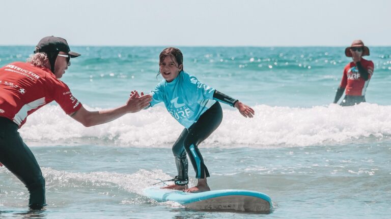 orewa surf lesson coach 2 1 768x432
