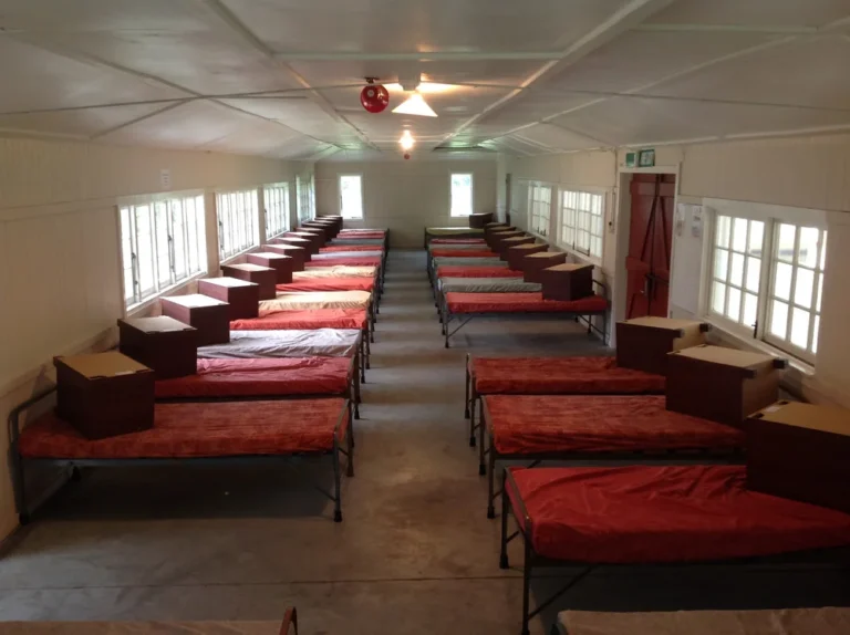 Port Waikato school camp bunk room 768x574